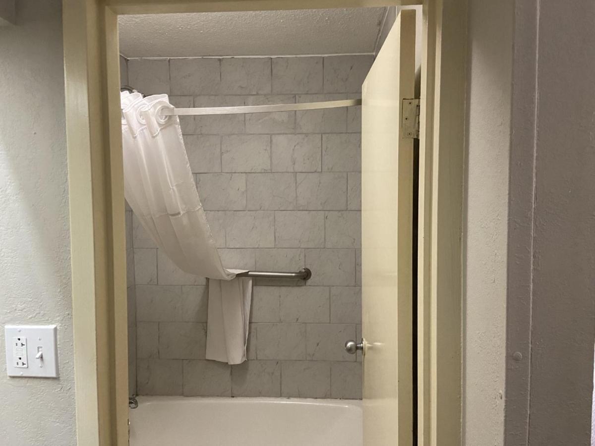 Days Inn By Wyndham Ozark Esterno foto